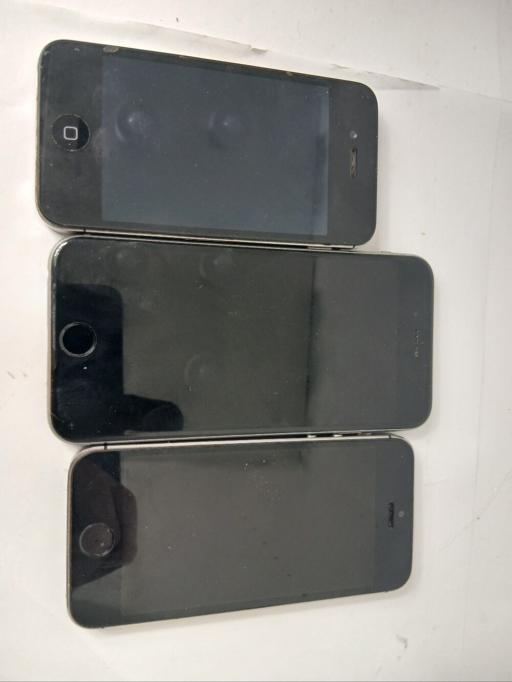 3 iPhones